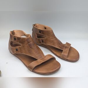 BED STU Soto Rustic Tan Leather studded Sandal Back Zip cushioned Sz 9.5